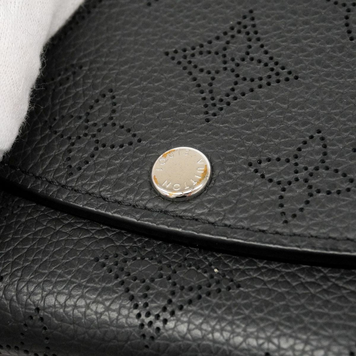Louis Vuitton Trifold Wallet Mahina Portefeuille Victorine Noir — view 7
