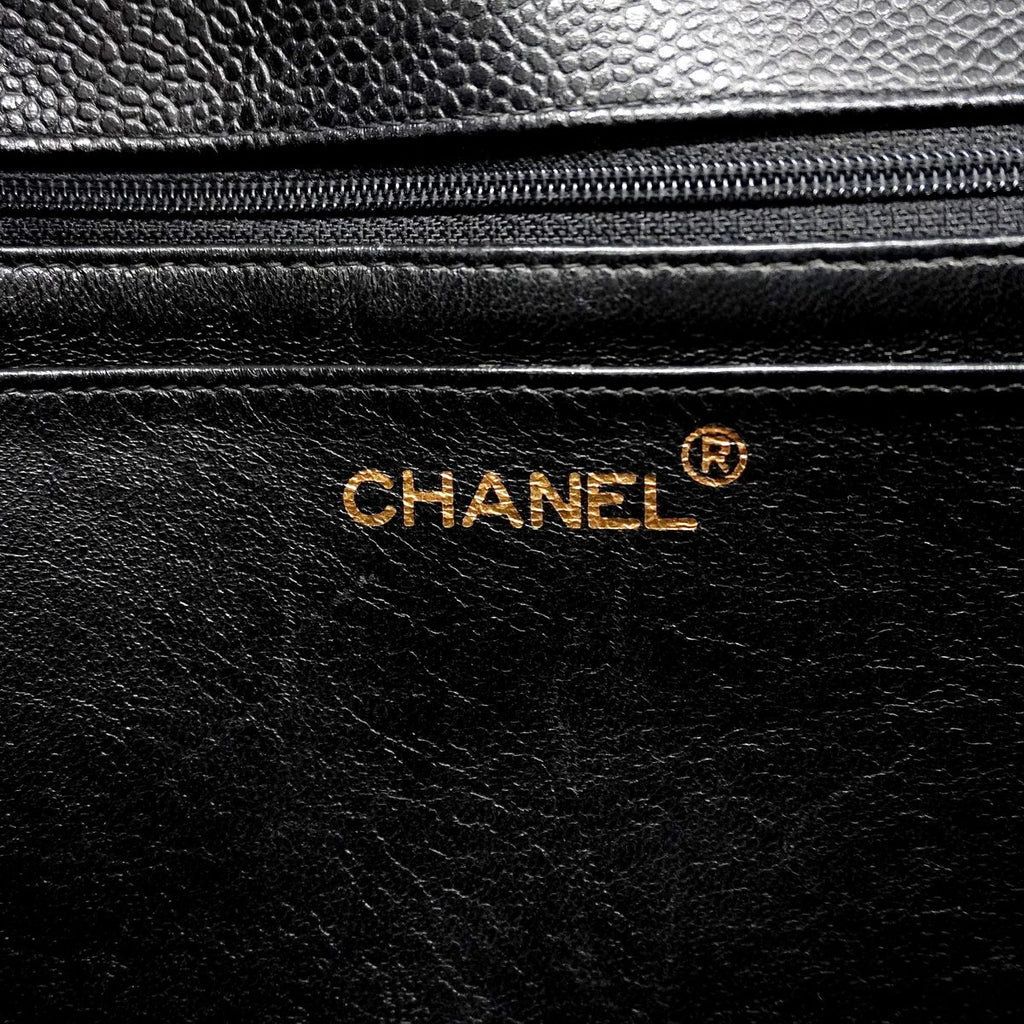 Chanel Shoulder Bag V-stitch Caviar Leather Black Gold — view 5