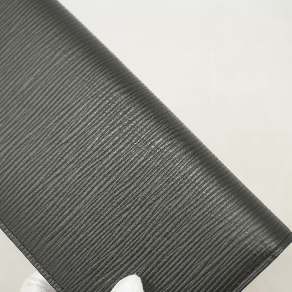 Louis Vuitton Wallet Epi Portefeuille Brazza Noir — view 8