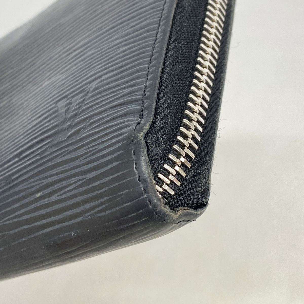 Louis Vuitton Wallet Epi Zippy Noir — view 5