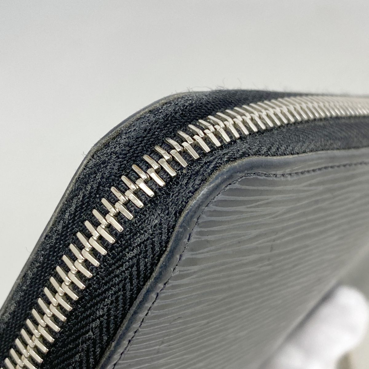 Louis Vuitton Wallet Epi Zippy Noir — view 6