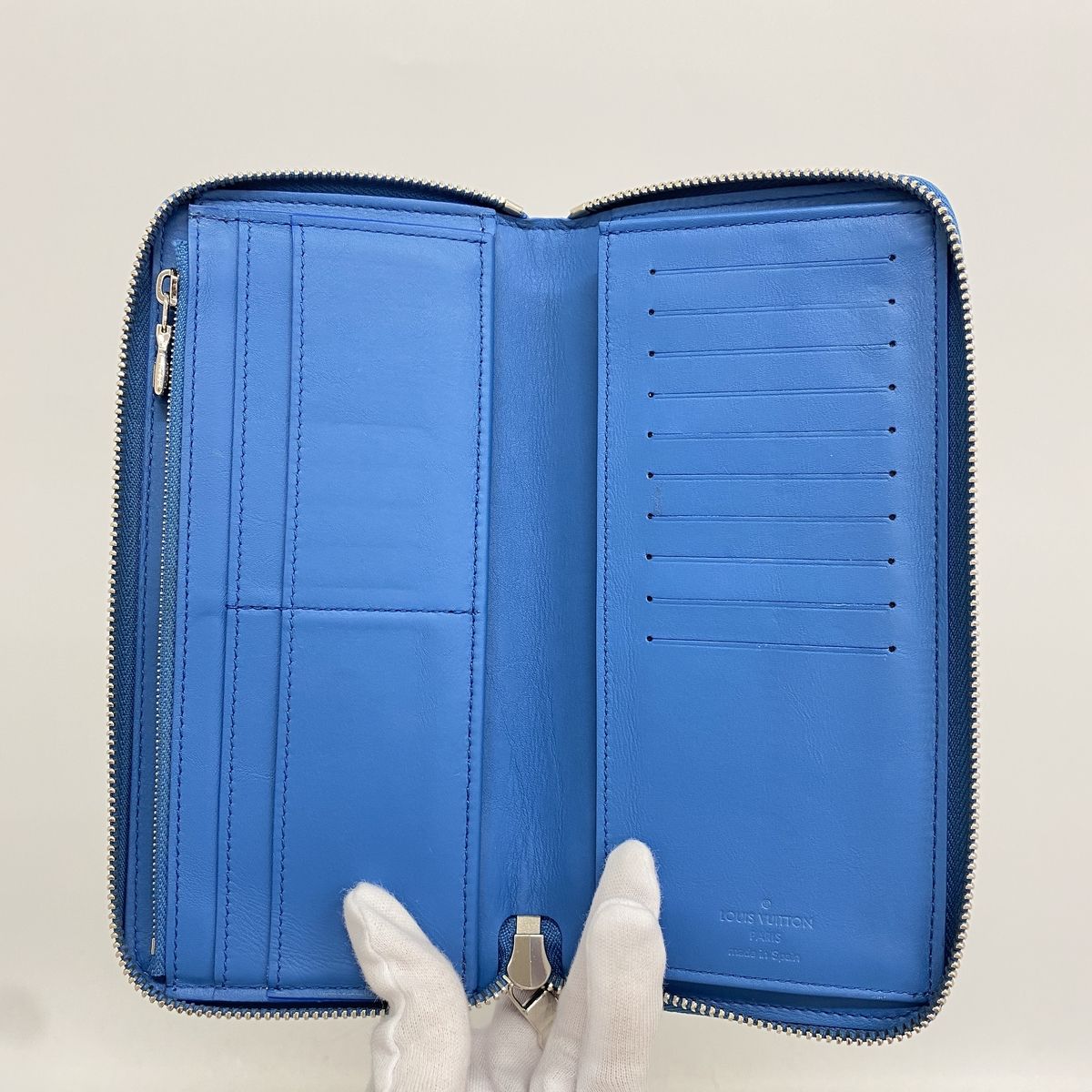 Louis Vuitton Wallet Taurillon Zippy Vertical Blue — view 3