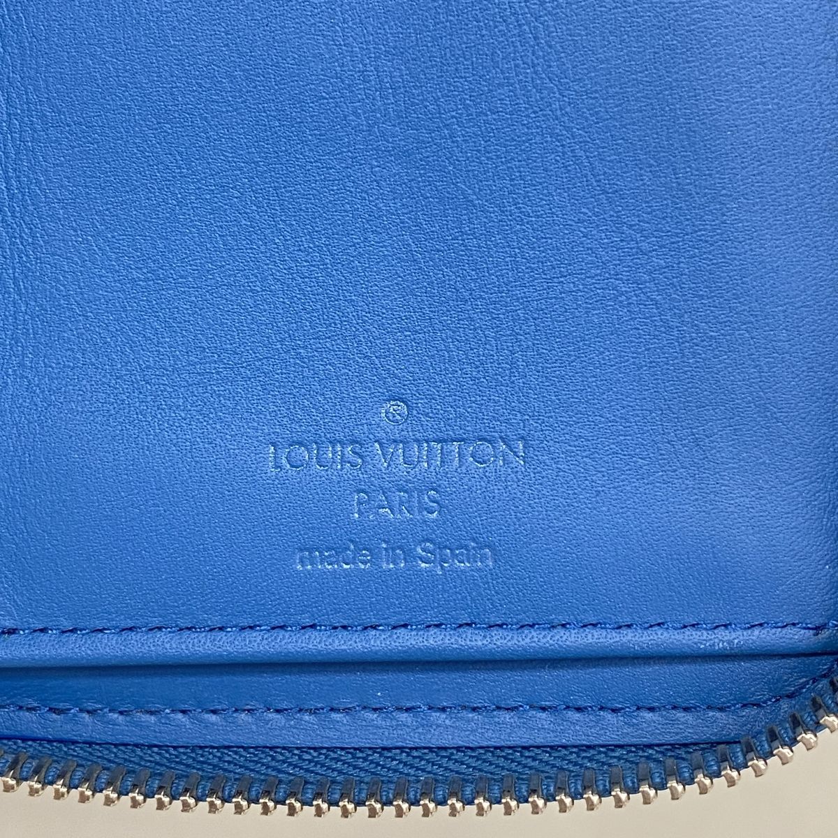 Louis Vuitton Wallet Taurillon Zippy Vertical Blue — view 4