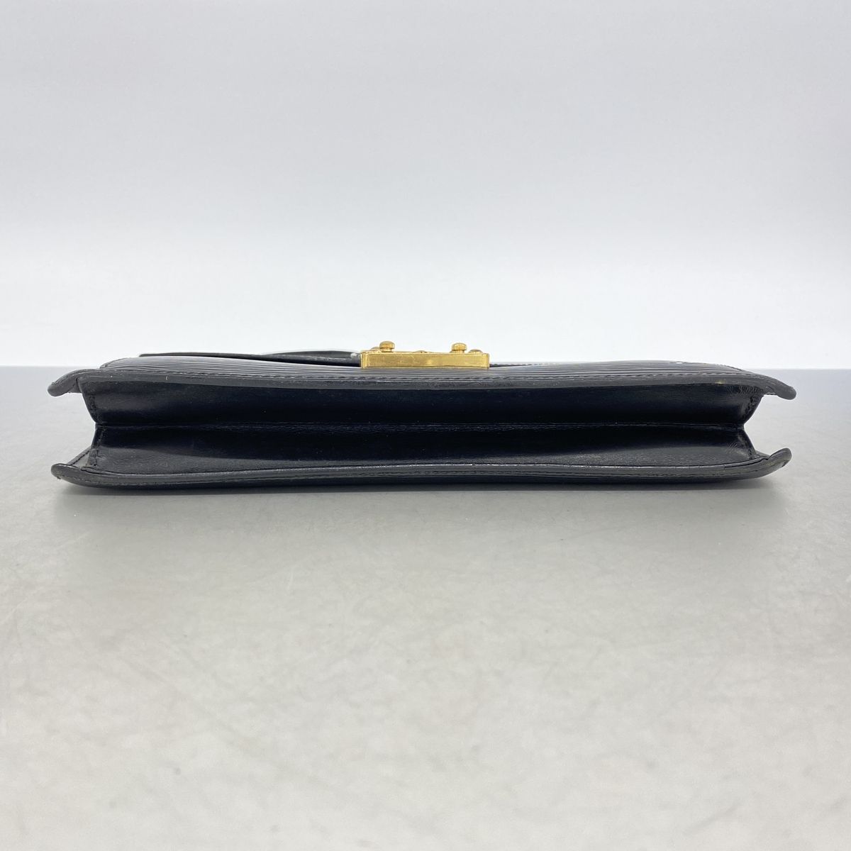 Louis Vuitton Clutch Epi Pochette Series Dragonne Noir — view 3