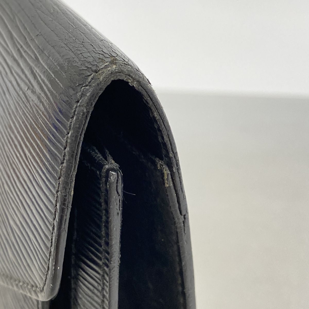 Louis Vuitton Clutch Epi Pochette Series Dragonne Noir — view 6