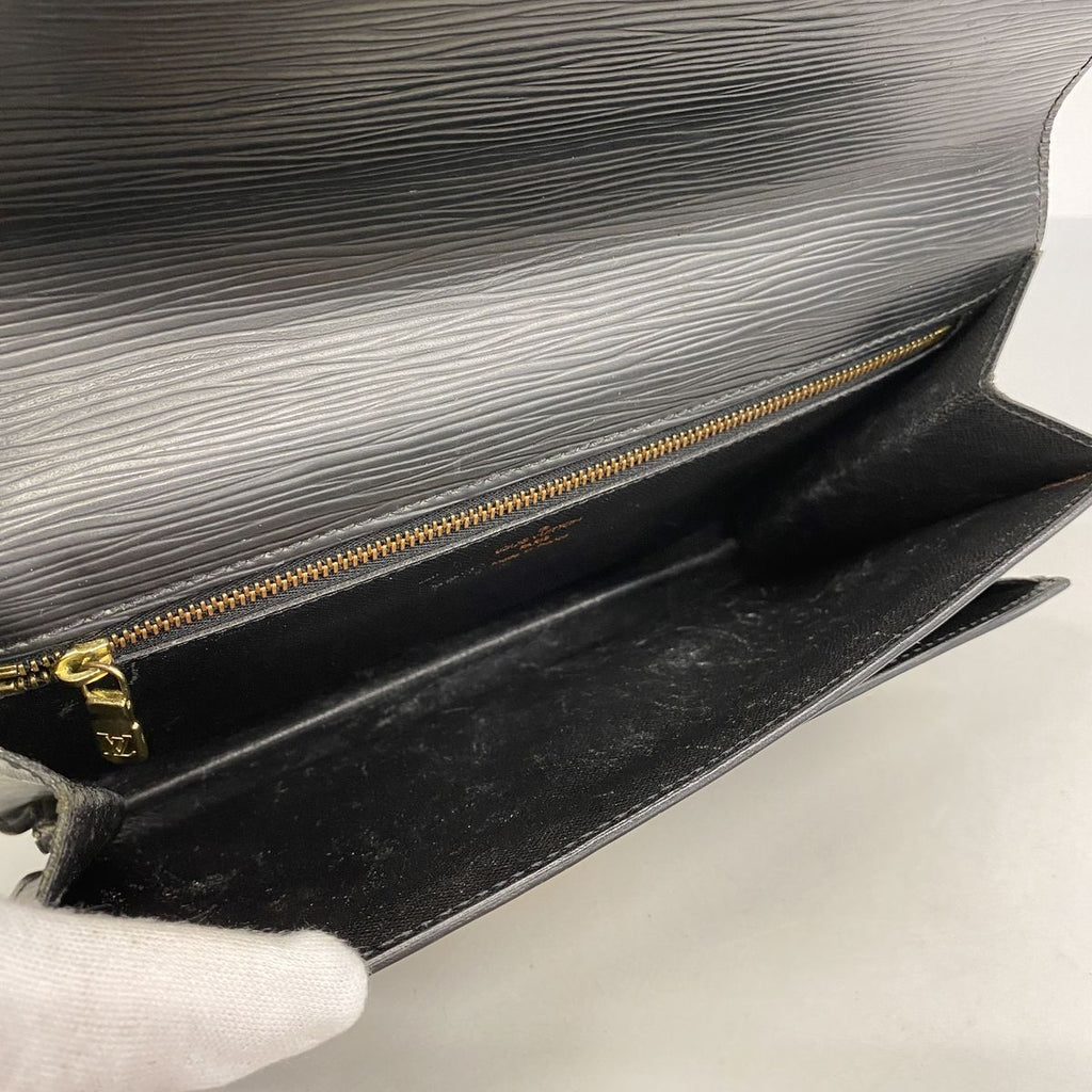 Louis Vuitton Clutch Epi Pochette Series Dragonne Noir — view 4