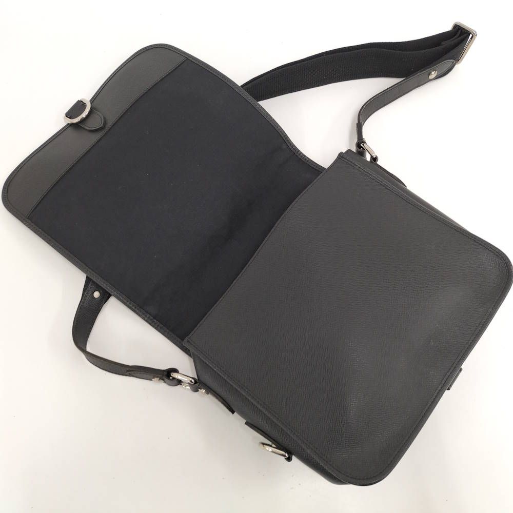 Louis Vuitton Andrei Taiga Shoulder Bag — view 8