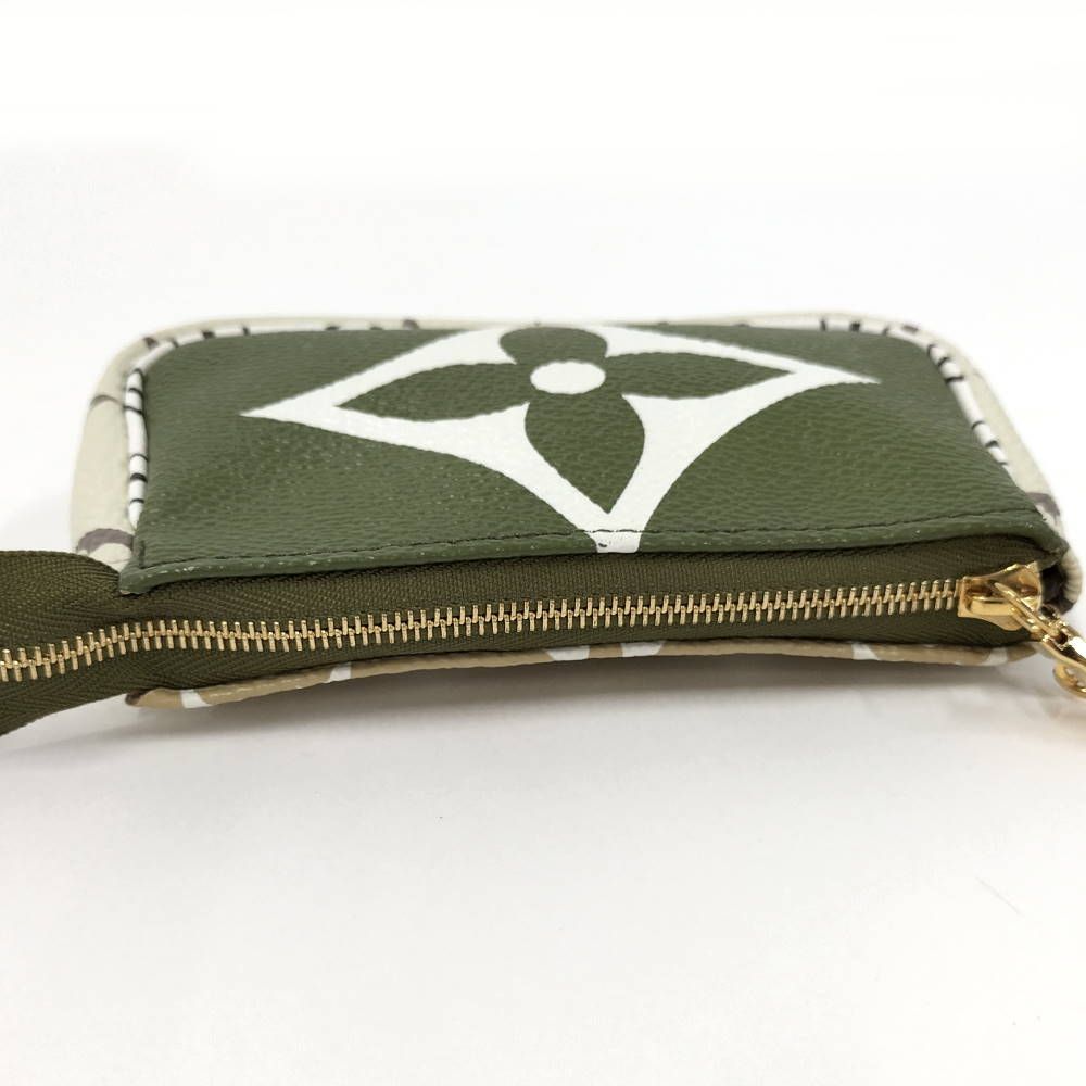 Louis Vuitton Mini Pochette Accessoires Pouch Monogram Giant — view 6