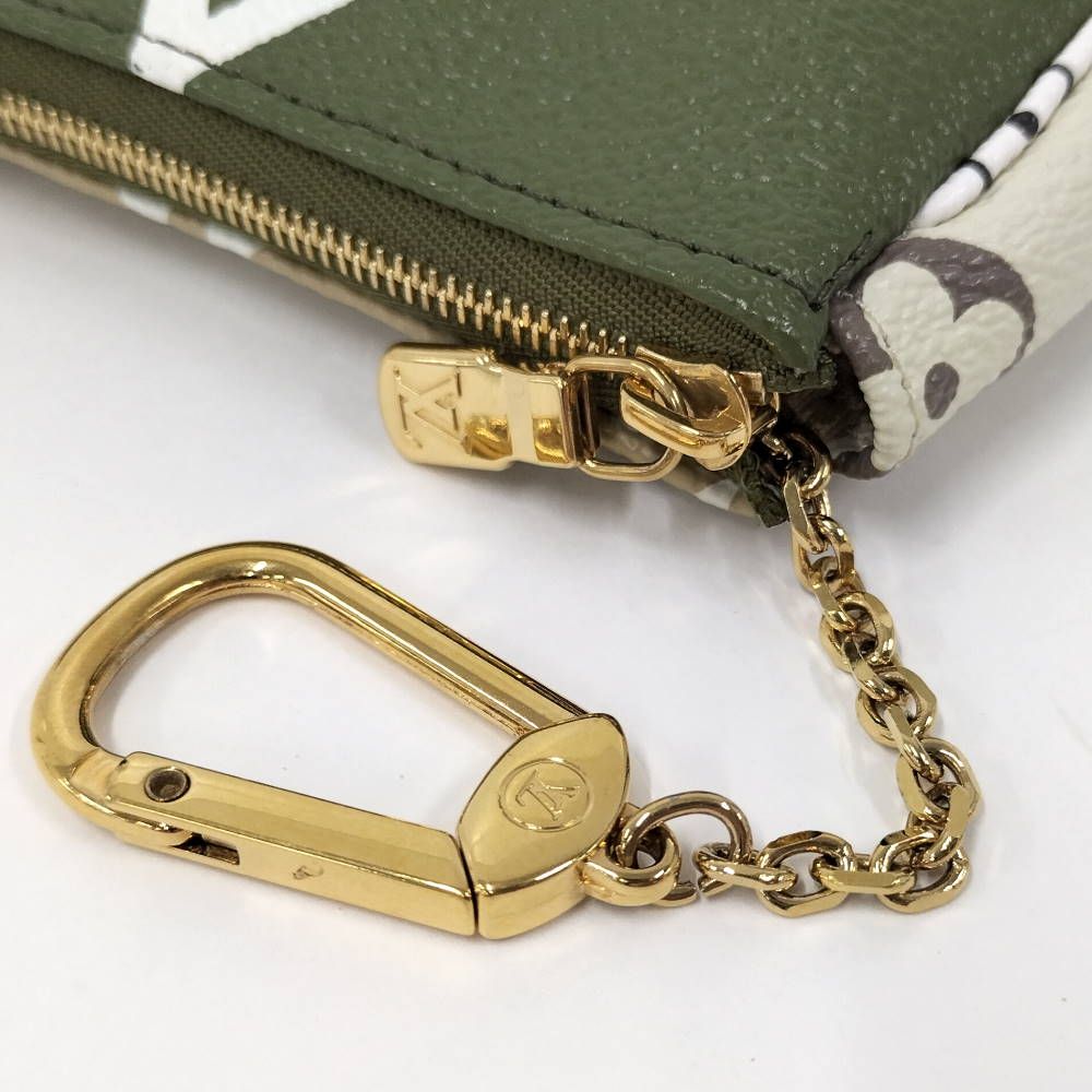 Louis Vuitton Mini Pochette Accessoires Pouch Monogram Giant — view 4