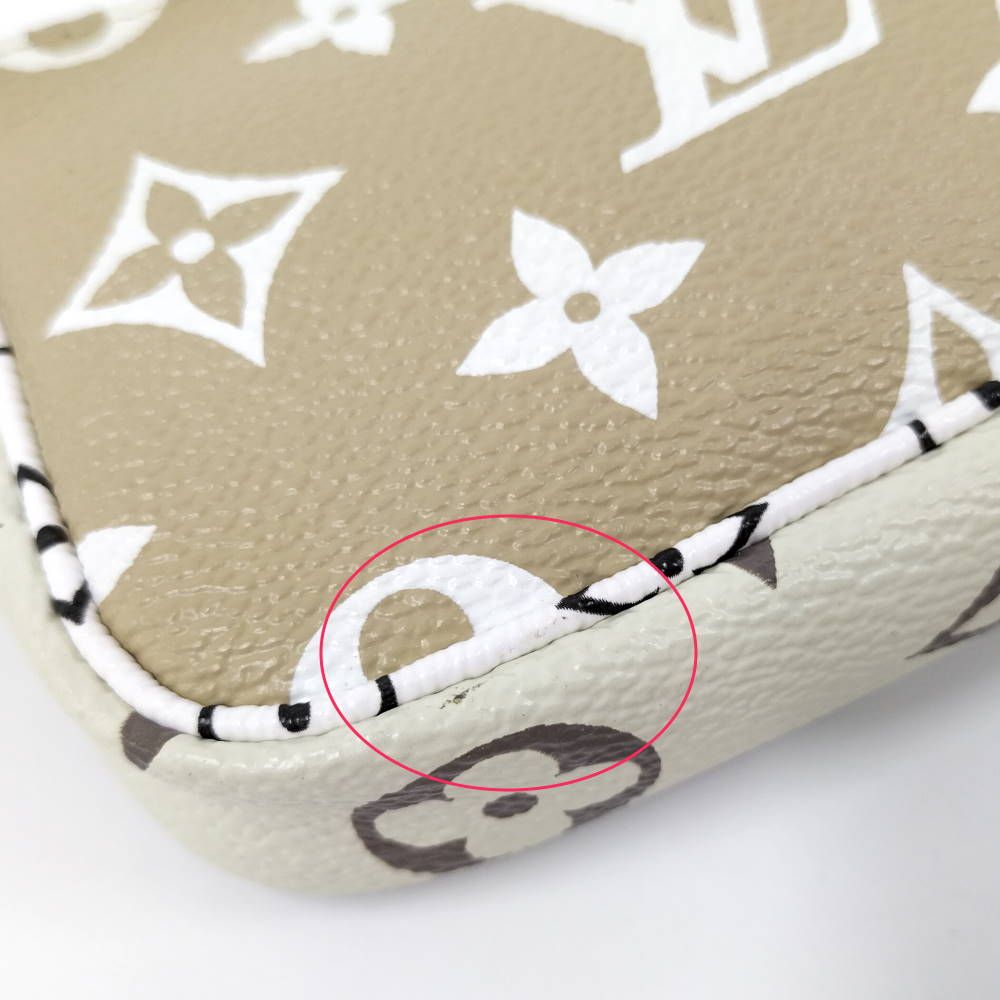 Louis Vuitton Mini Pochette Accessoires Pouch Monogram Giant — view 5