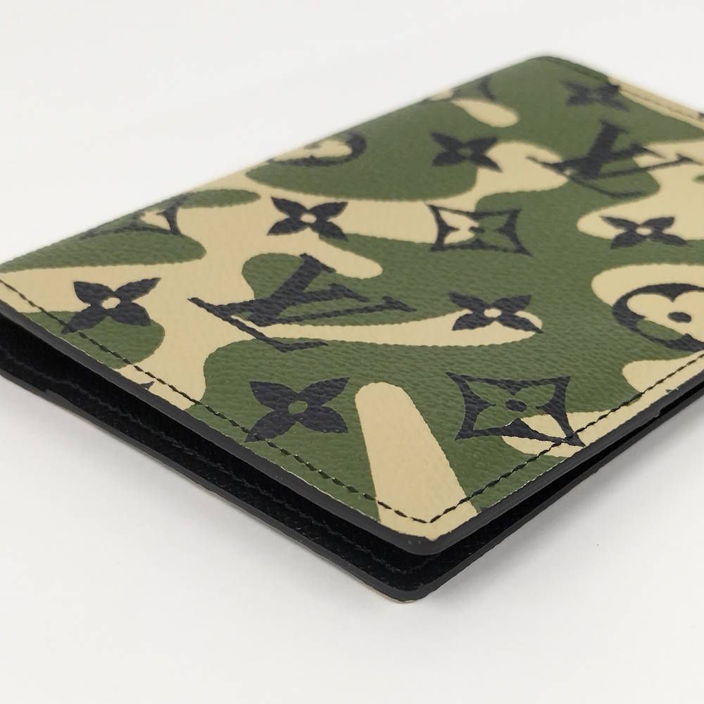 Louis Vuitton Couverture Passport Case Monogram Moflage — view 5
