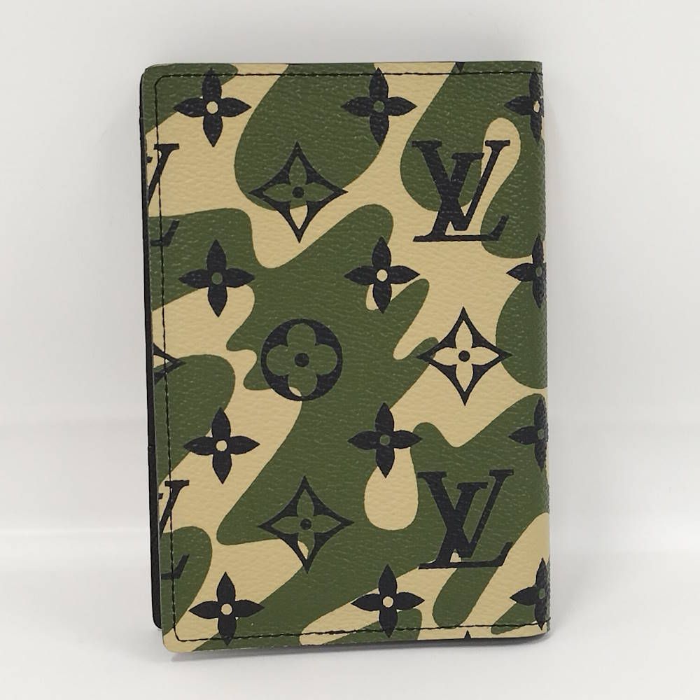 Louis Vuitton Couverture Passport Case Monogram Moflage — view 3