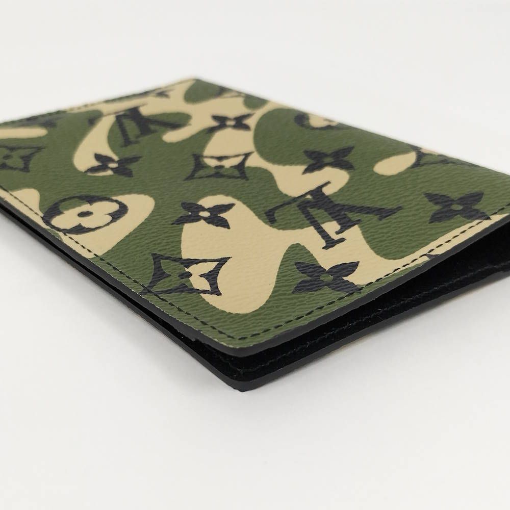 Louis Vuitton Couverture Passport Case Monogram Moflage — view 4