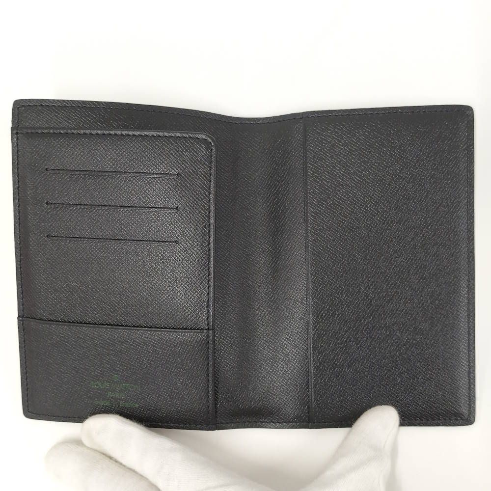 Louis Vuitton Couverture Passport Case Monogram Moflage — view 2