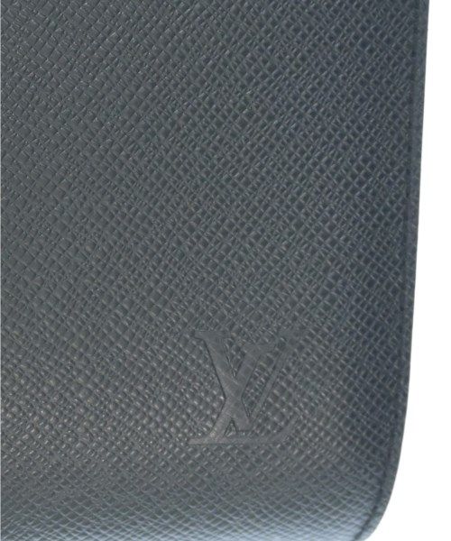 Louis Vuitton Taiga Baikal Clutch — view 5