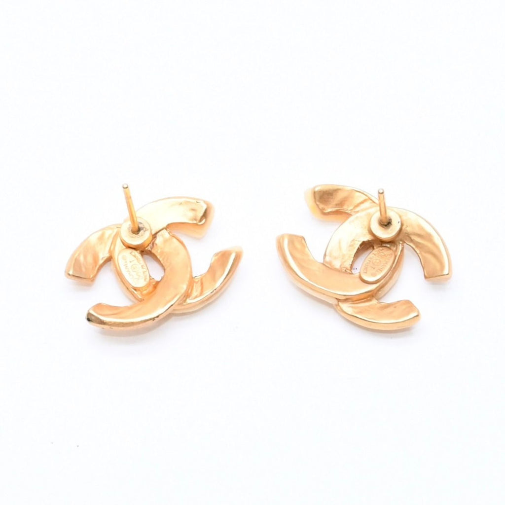 Chanel CC Logo Earrings Stamp Metal Gold Ivory — view 7
