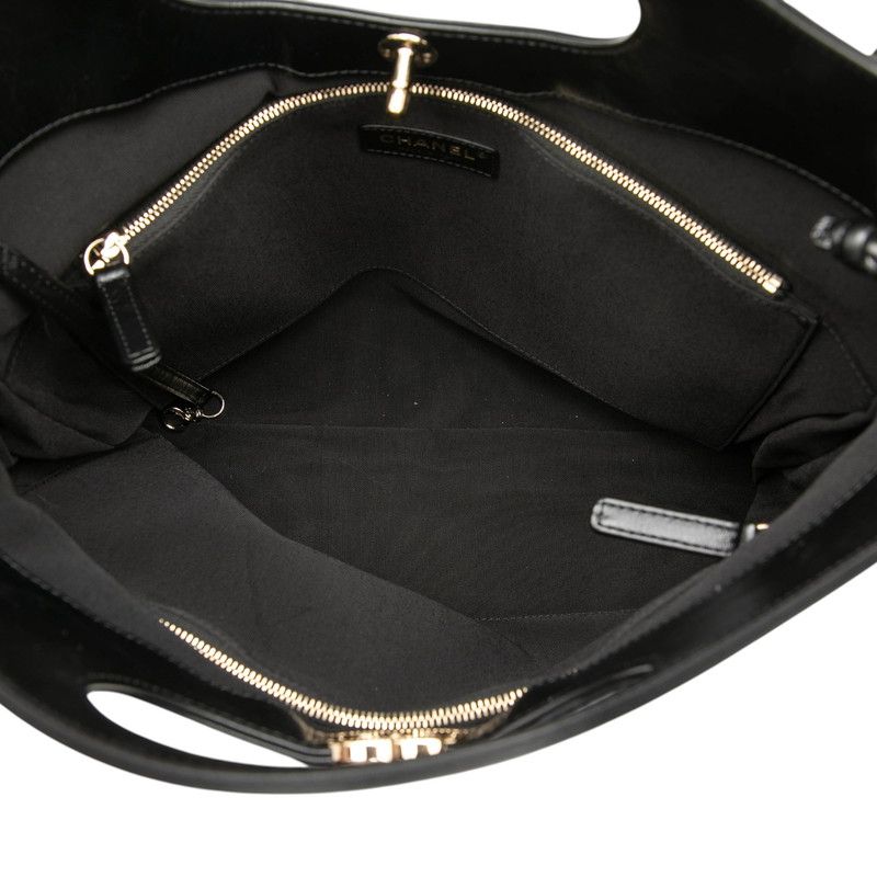 Chanel CC Logo 31 Trantian Chain Shoulder Bag Black Gold Calfskin — view 4
