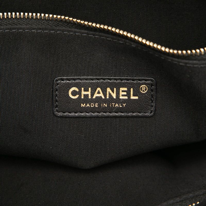 Chanel CC Logo 31 Trantian Chain Shoulder Bag Black Gold Calfskin — view 5