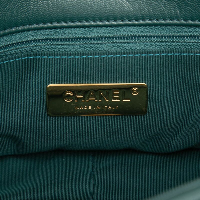 Chanel CC Logo Chanel 19 Dixneuf Quilted Chain Shoulder Bag Dark Green Gold — view 5