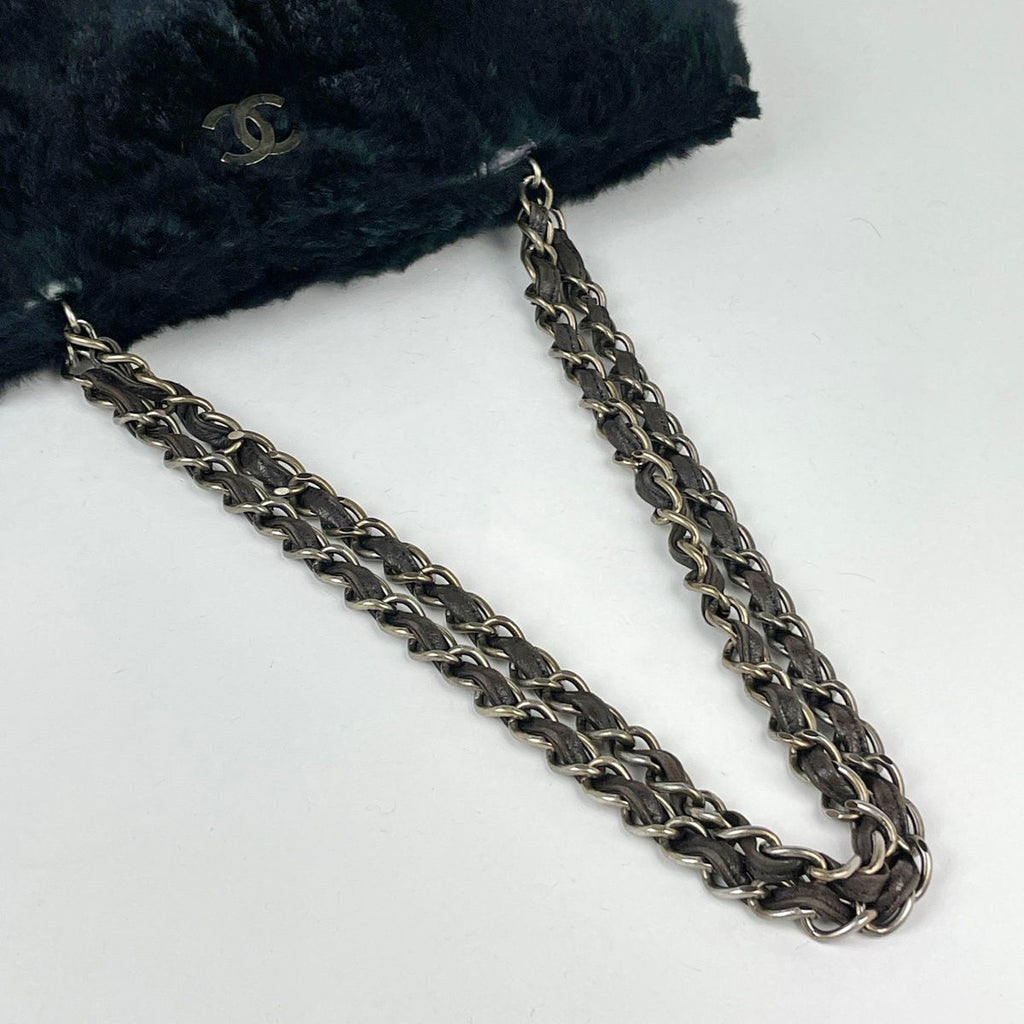 Chanel Shoulder Bag CC Logo Fur Black — view 7