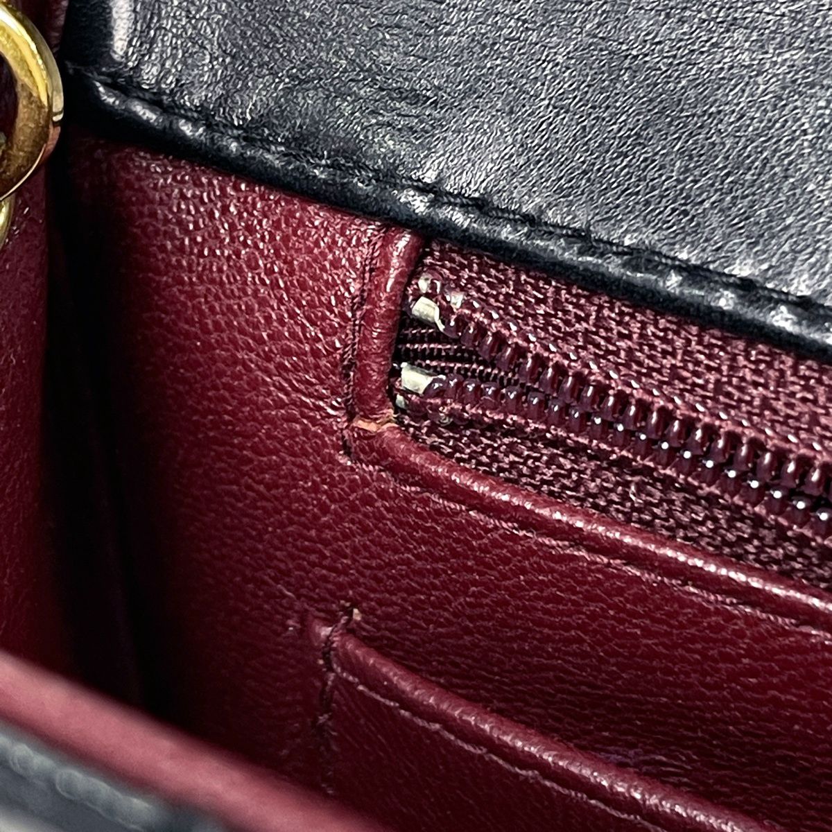 Chanel Shoulder Bag CC Logo Quilted Leather Black — view 8