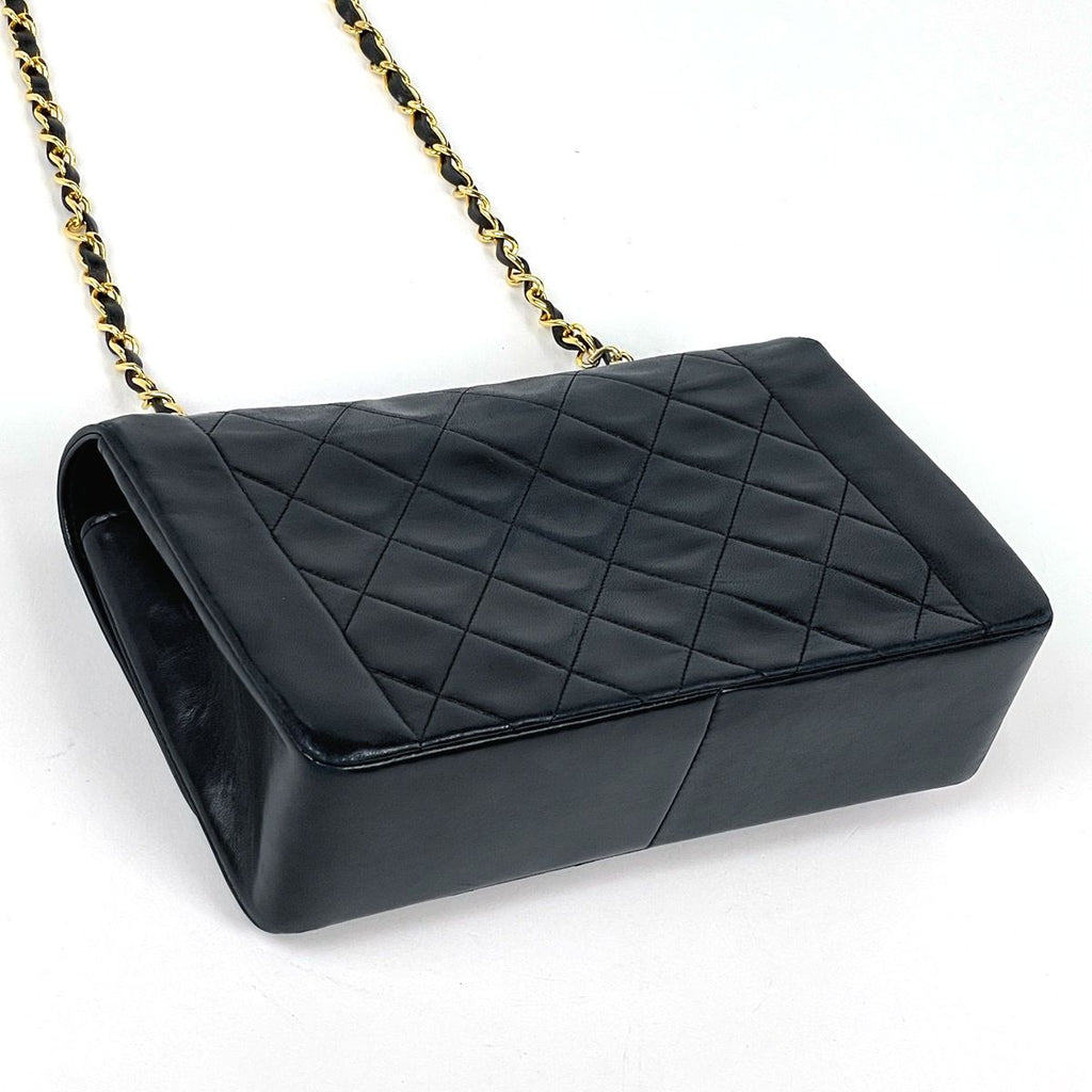Chanel Shoulder Bag CC Logo Quilted Leather Black — view 2