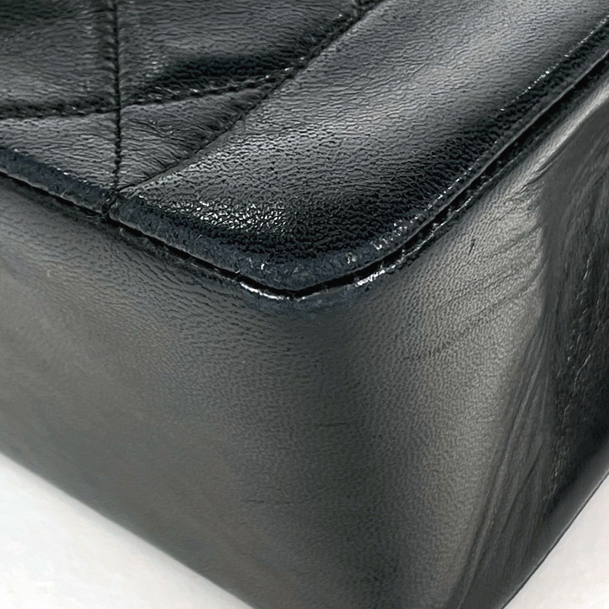 Chanel Shoulder Bag CC Logo Quilted Leather Black — view 3