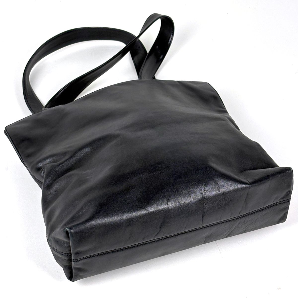 Chanel Tote Bag CC Logo Leather Black — view 2
