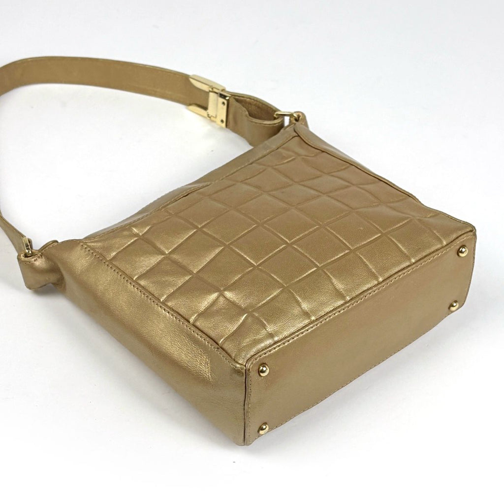Chanel Shoulder Bag CC Logo Choco Bar Leather Gold — view 2