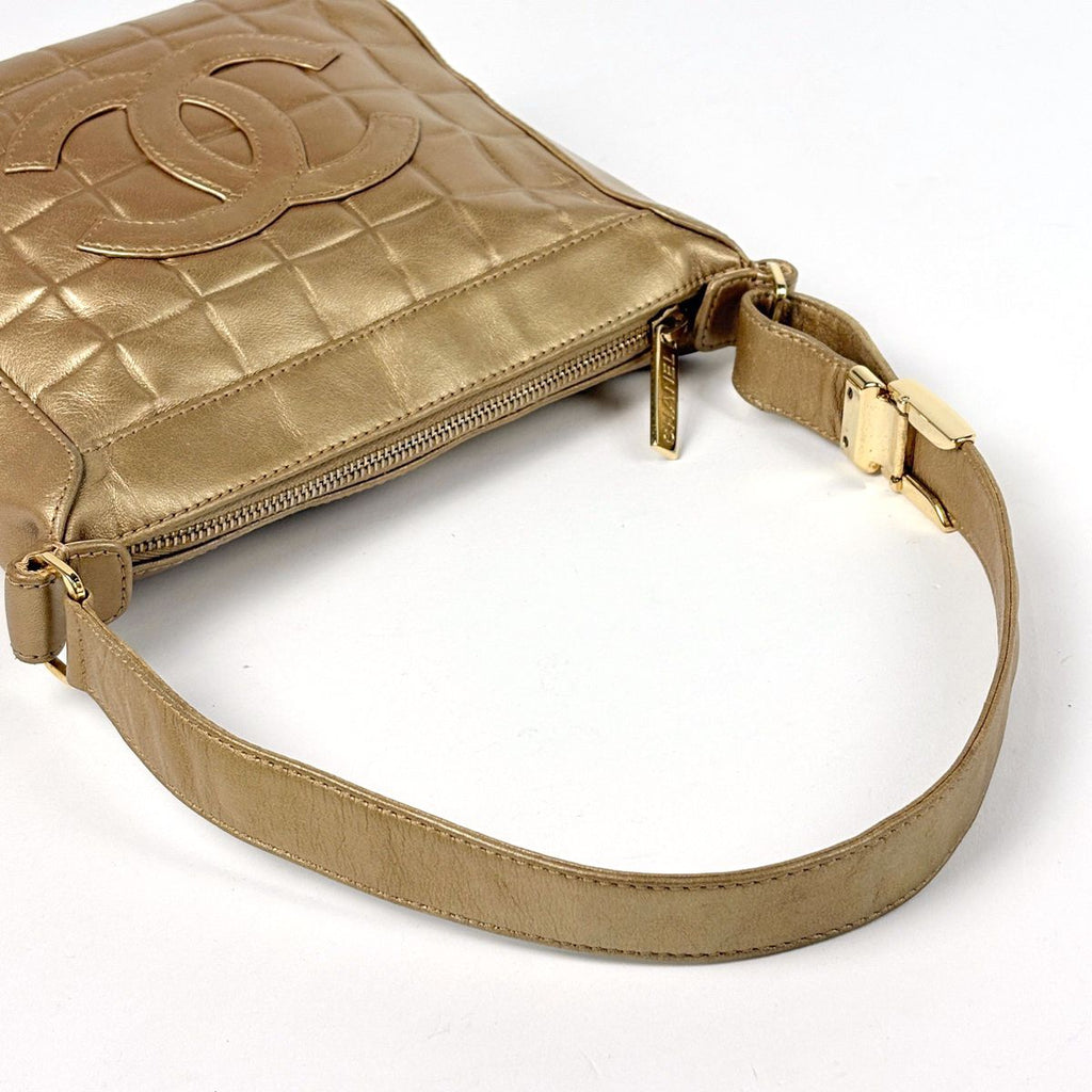Chanel Shoulder Bag CC Logo Choco Bar Leather Gold — view 8