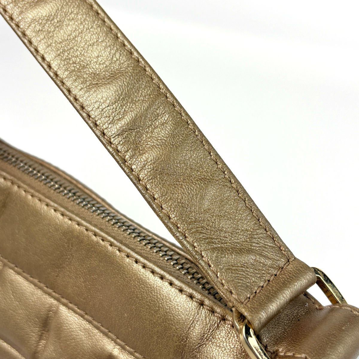 Chanel Shoulder Bag CC Logo Choco Bar Leather Gold — view 6
