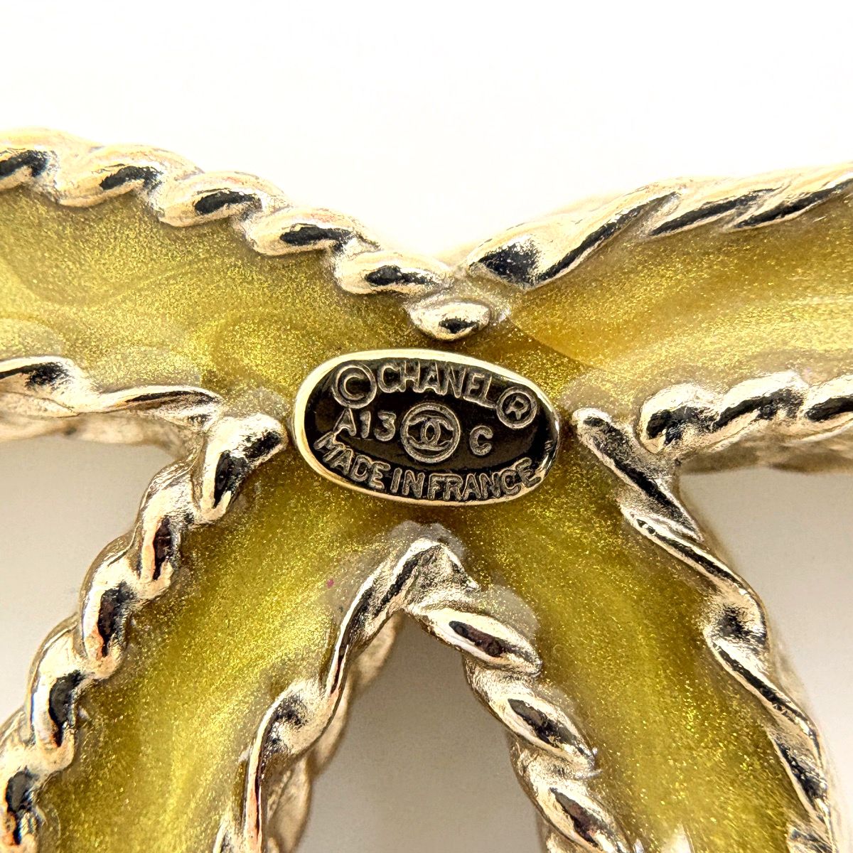 Chanel Brooch CC Logo Rhinestone Gold — view 5
