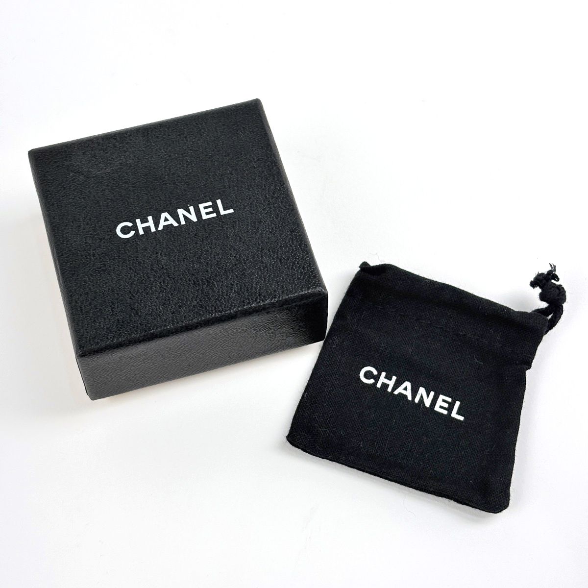 Chanel Brooch CC Logo Rhinestone Gold — view 6