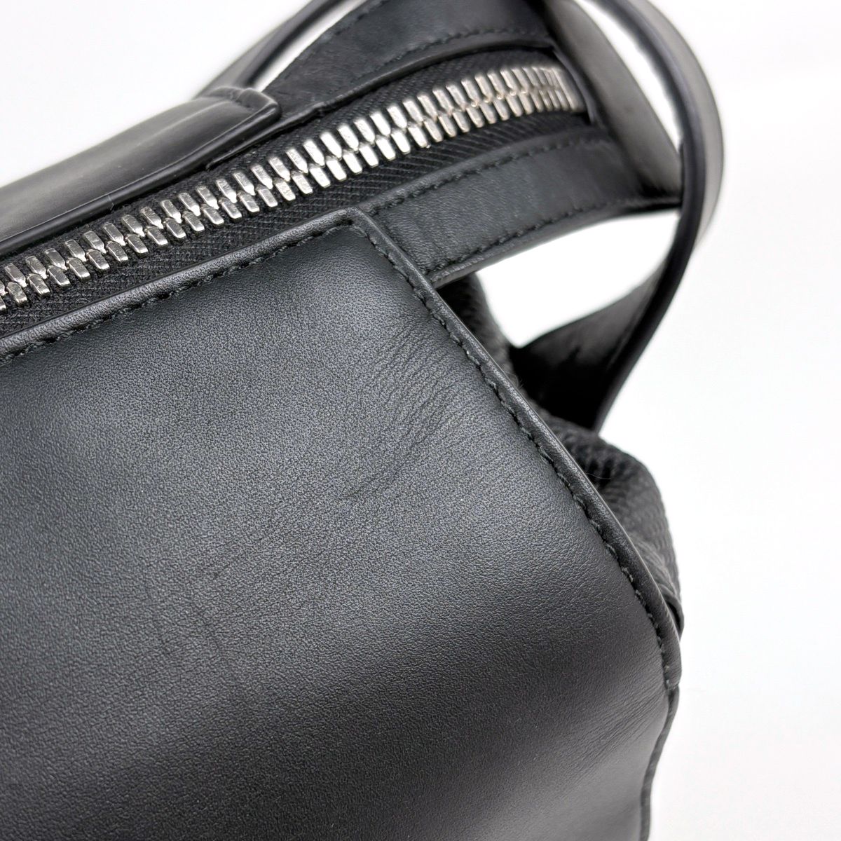 Bottega Veneta Shoulder Bag Logo Leather Black — view 4