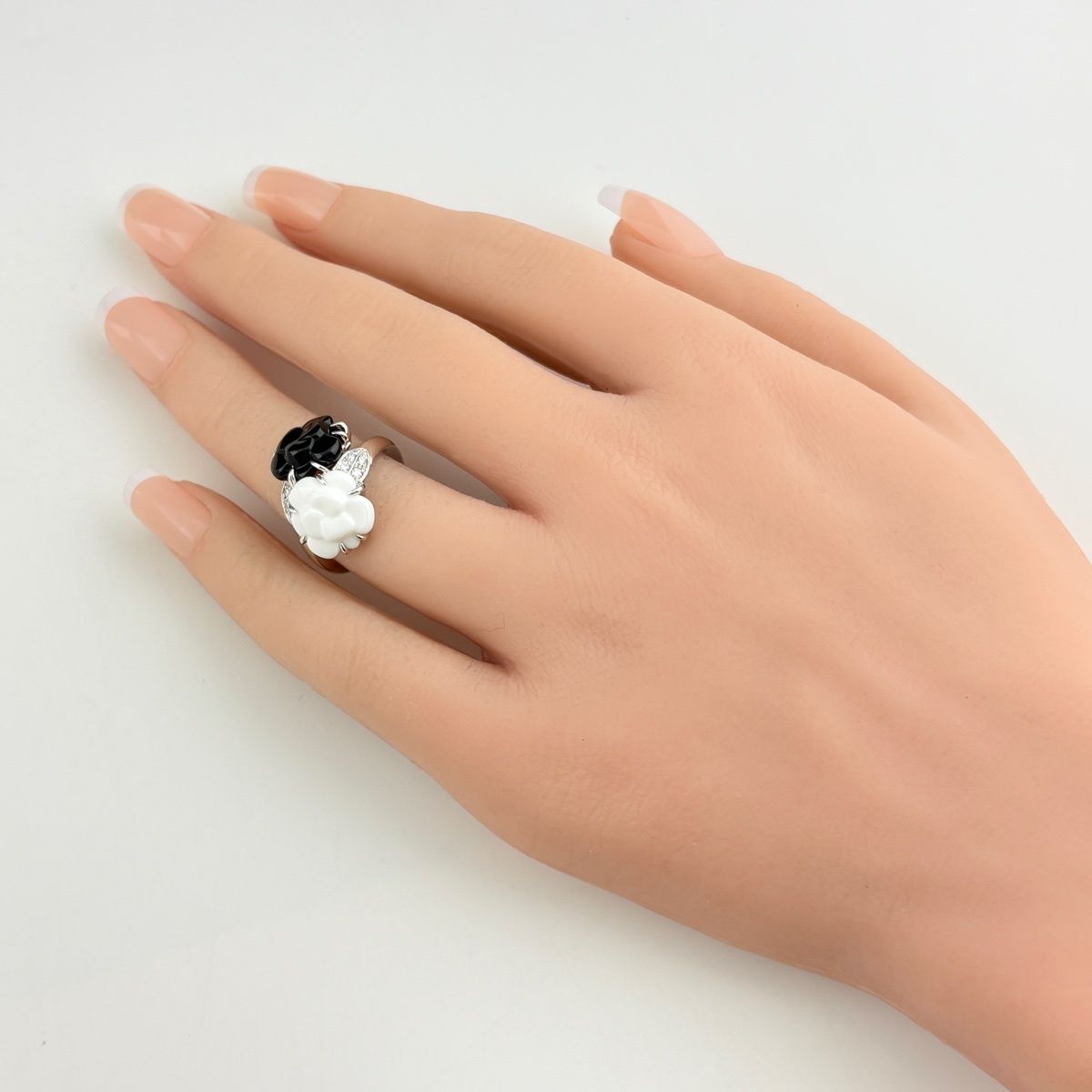 Chanel Camellia Ring Onyx Chalcedony Melee Diamond Flower Motif — view 7