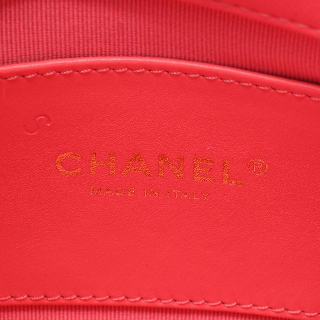 Chanel Shoulder Bag Quilted Heart Lock Fuchsia Pink Lambskin Chain — view 4
