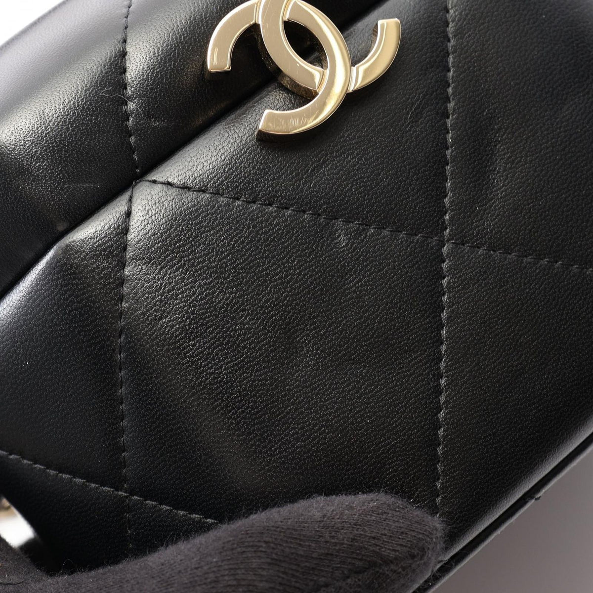 Chanel Shoulder Bag CC Logo Vanity 2-Way Black Lambskin Quilted Small Chain — view 8