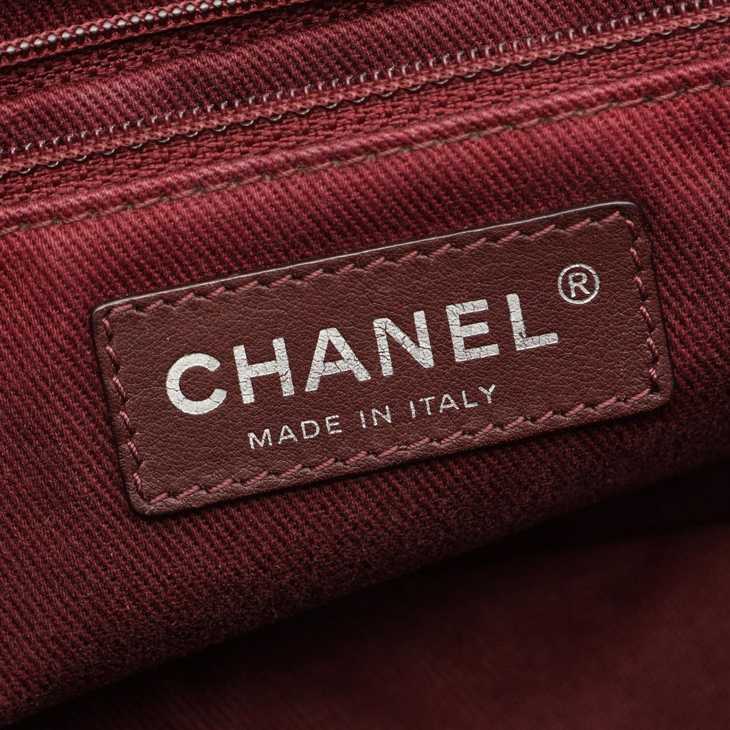 Chanel Shoulder Bag in the Mix 2-Way Black Burgundy Leather in Chain — view 4