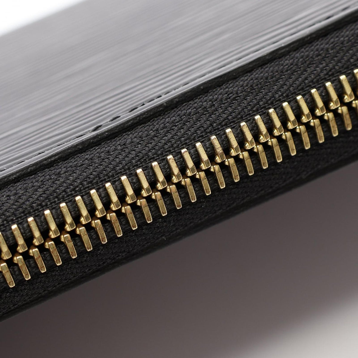 Louis Vuitton Round Wallet Zippy Epi Noir Leather — view 7