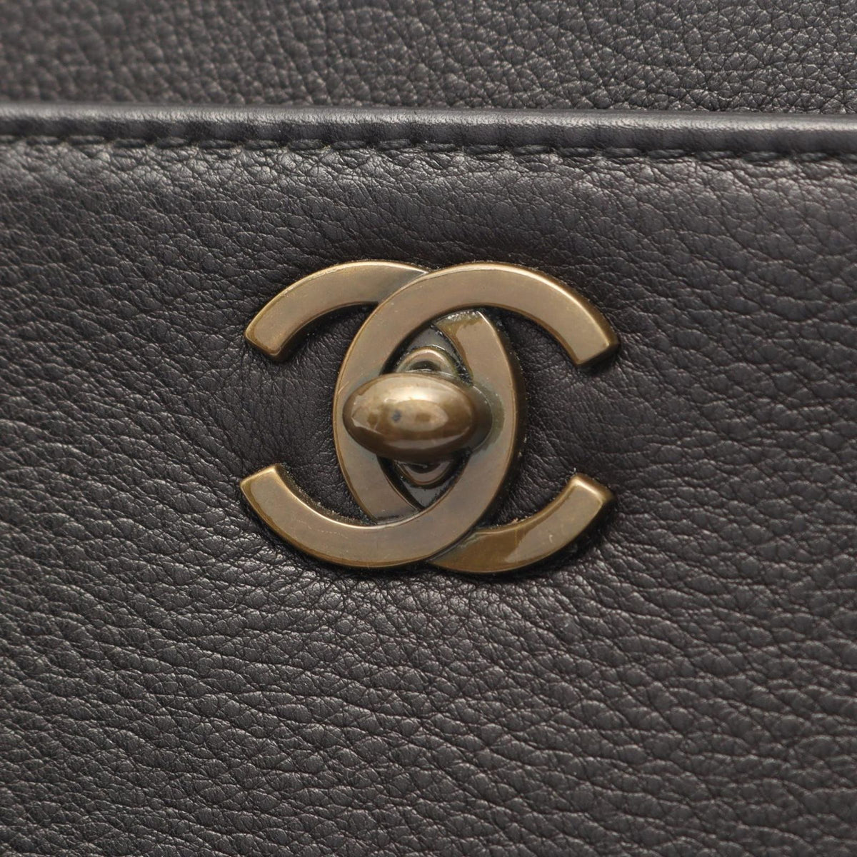 Chanel Handbag CC Logo Antique Gold Black Leather Chain Hand — view 8