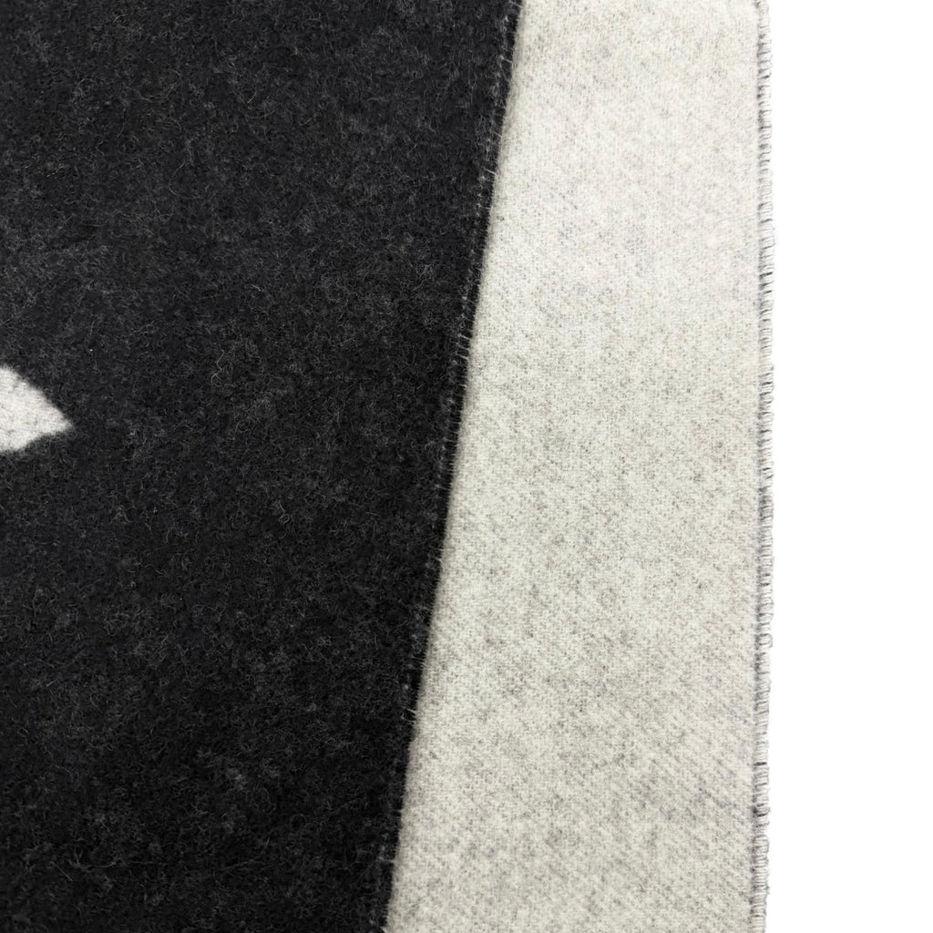 Louis Vuitton Echarpe Reykjavik Cashmere 100% Scarf Black — view 4