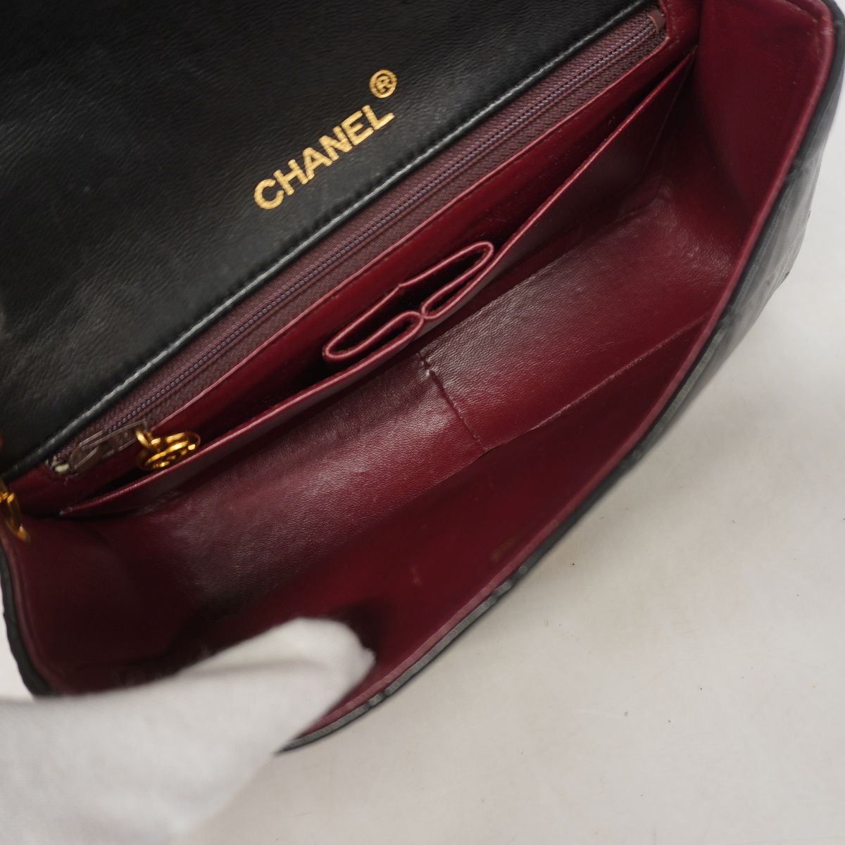 Chanel Shoulder Bag Quilted Lambskin Black Gold — view 4