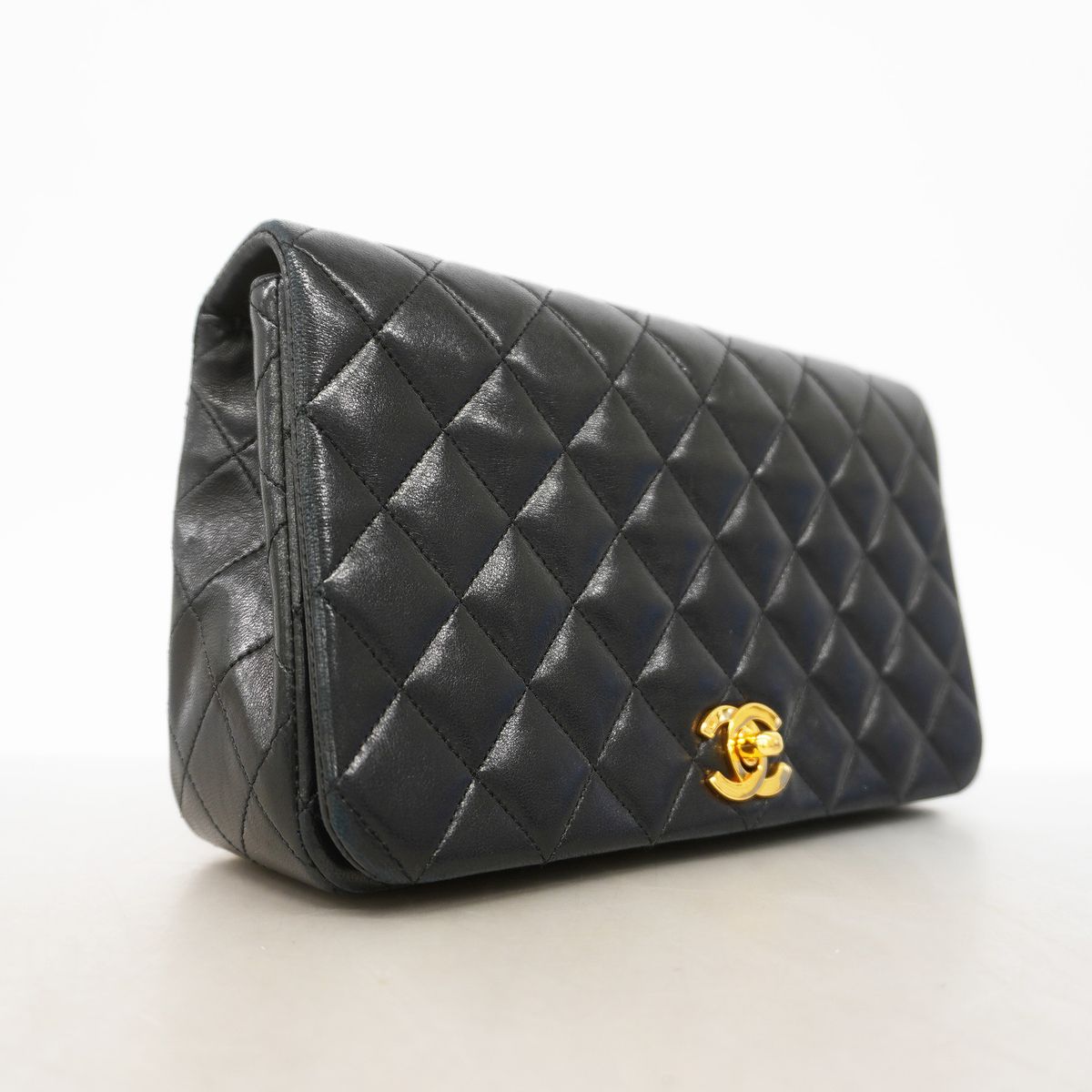 Chanel Shoulder Bag Quilted Lambskin Black Gold — view 2