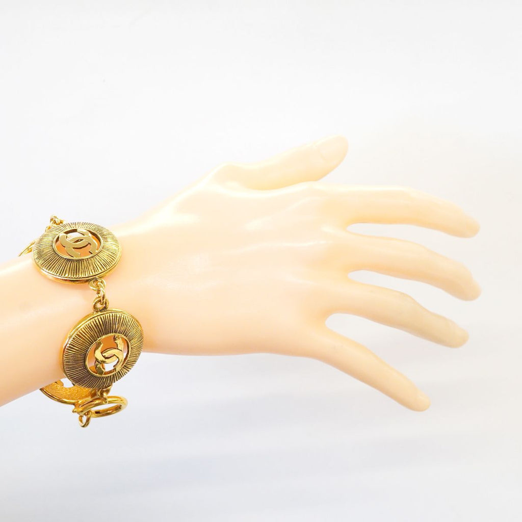 Chanel Bracelet Vintage CC Logo Round Circle Gold Plated — view 6