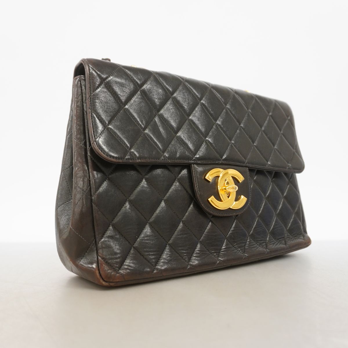 Chanel Shoulder Bag Maxi Quilted Lambskin Black Gold — view 2