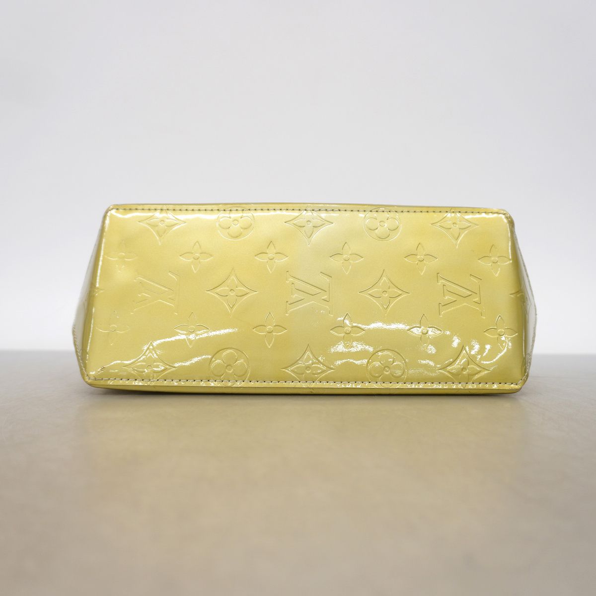 Louis Vuitton Handbag Vernis Reade PM Gray — view 3