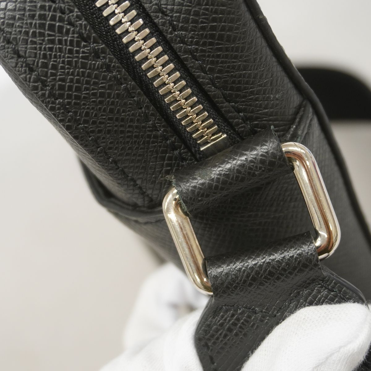 Louis Vuitton Shoulder Bag Taiga Anton Pochette Ardoise — view 7
