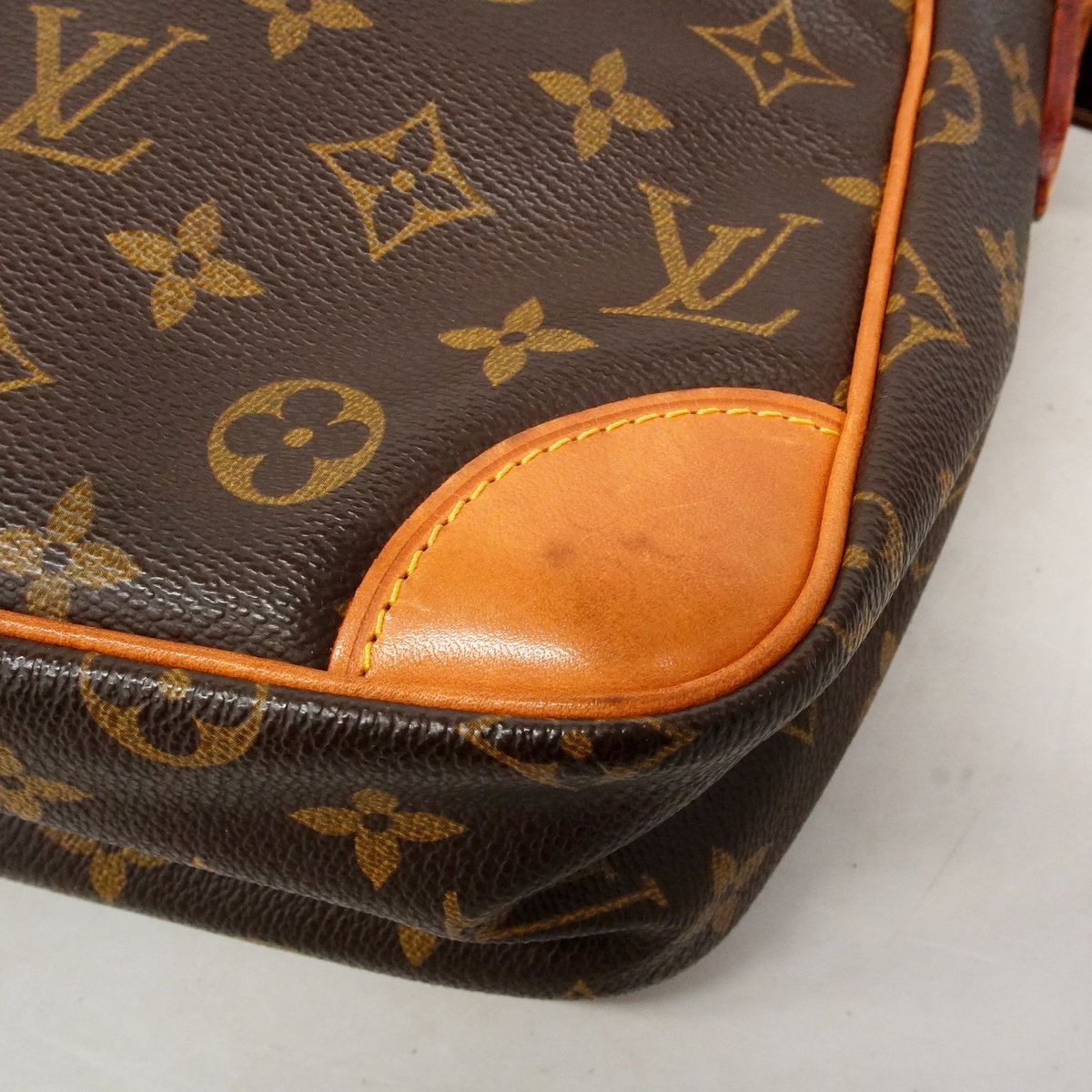 Louis Vuitton Shoulder Bag Monogram Danube MM Brown — view 7