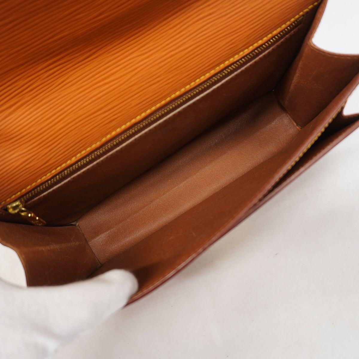 Louis Vuitton Clutch Epi Pochette Series Dragonne Kenya Brown — view 4