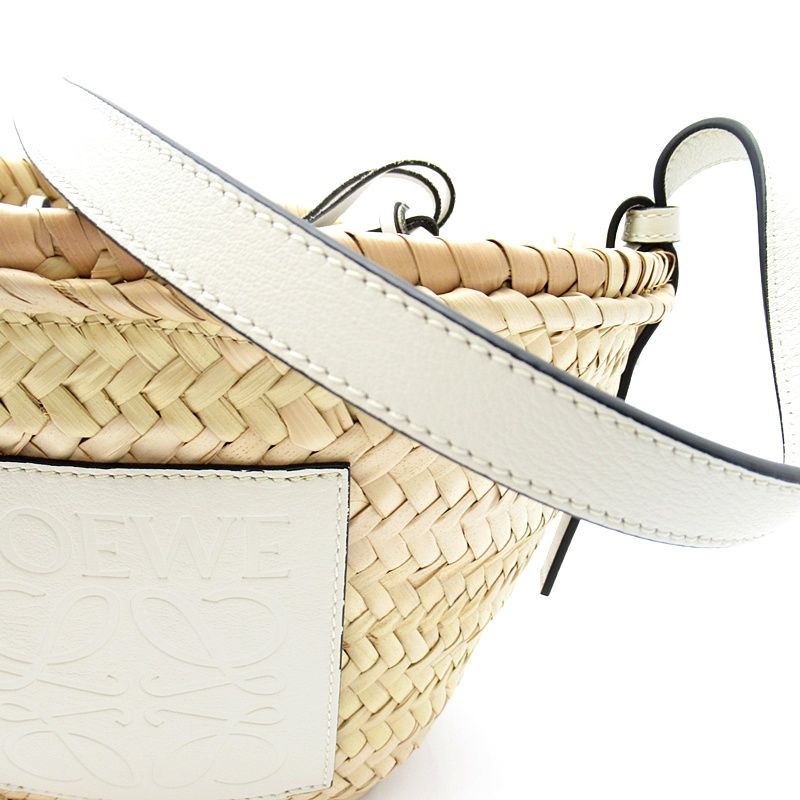 Loewe Drawstring Bucket Bag Palm Leaf Calfskin White — view 2
